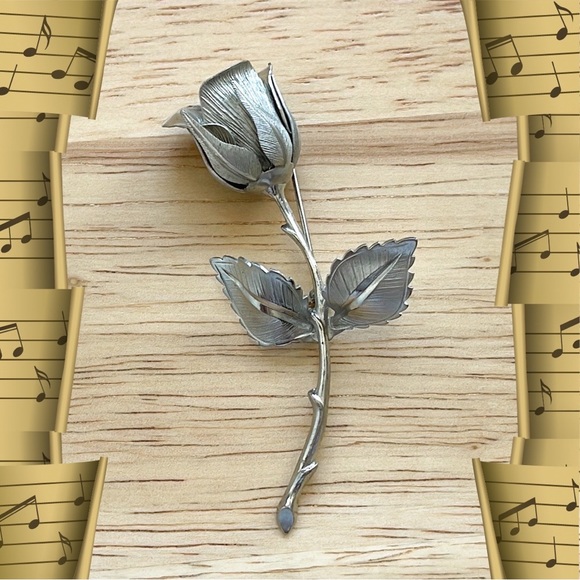 💕Beautiful Vintage Silvertone Giovanni Rose Brooch💕 - Picture 1 of 7